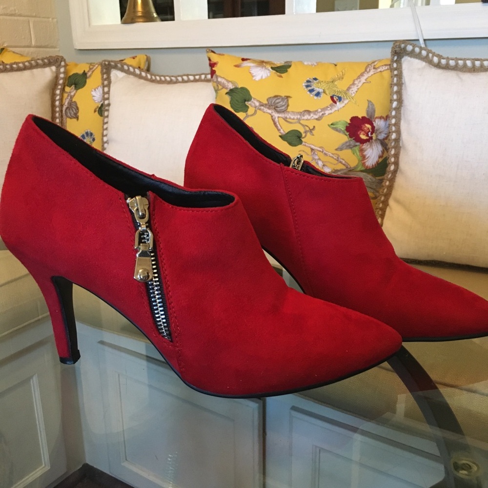 NWOT 4” Red Booties Size 9